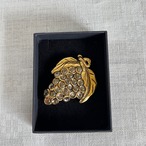 ブローチ　ぶどう　ゴールドの葉っぱ　ガラスの果実　12aceｍ2