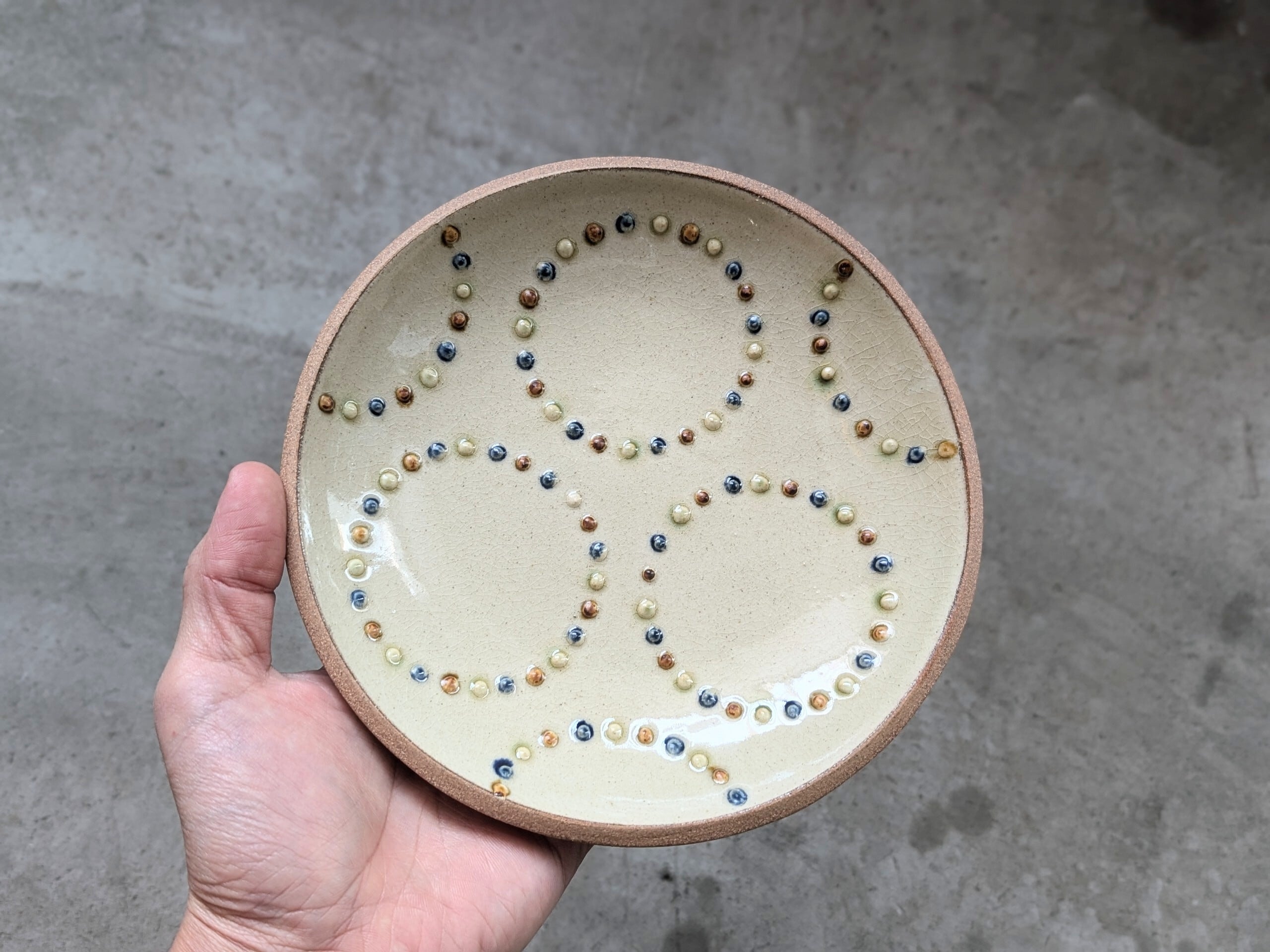 やちむん ちゃんぷるー皿・小 / ツブツブ | 一翠窯