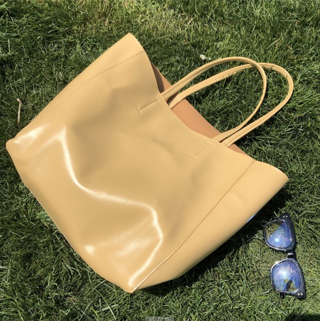 バッグ バック カバン かばん 鞄 bag レディースバッグ レディースバック ショルダーバッグ ショルダーバック トートバッグ トートバック 肩がけバック 肩掛けバック かわいい 大人可愛い きれいめ シンプル カジュアル 大人 上品 おしゃれ お洒落 かっこいい レトロ ラブリー キュート ガーリー 個性的 主役級 存在感 10代 20代 レディース OL 通勤 学生 デート お出かけ 女子会 休日 旅行 デイリー 普段使い ファッション コーデ スタイル モテ トレンド 流行 インスタ映え