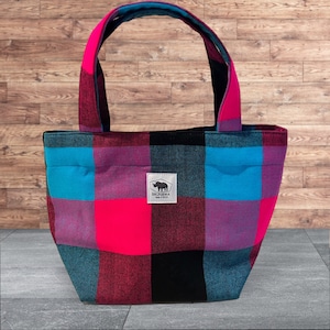 small tote = pink blue =