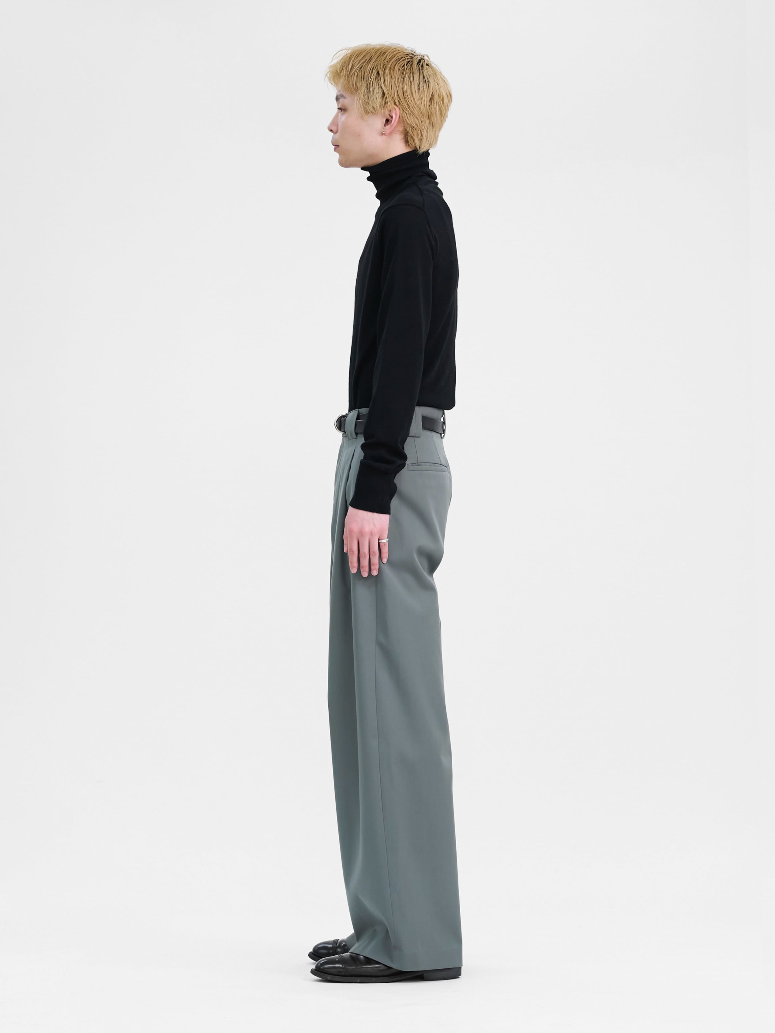 HEAVY WOOL GABARDINE BOX TUCK TROUSERS【SMOKE】 | lapiis