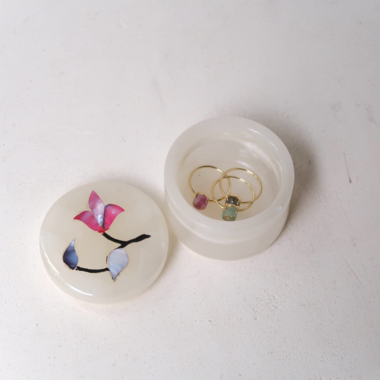 オニキスにピンクのお花のケース