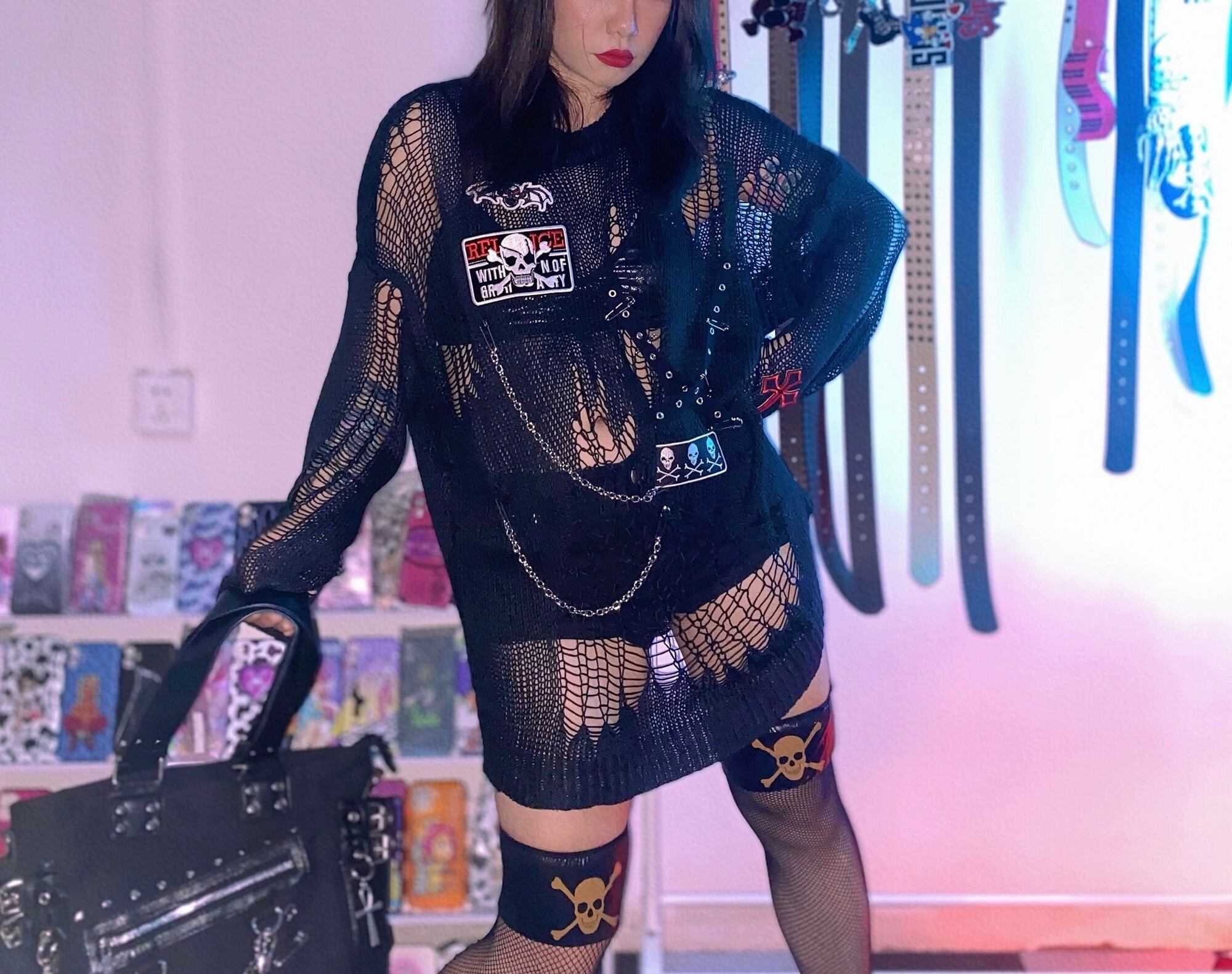 病みかわいい 個性的 メッシュ編みダメージドクロトップス 暗黒