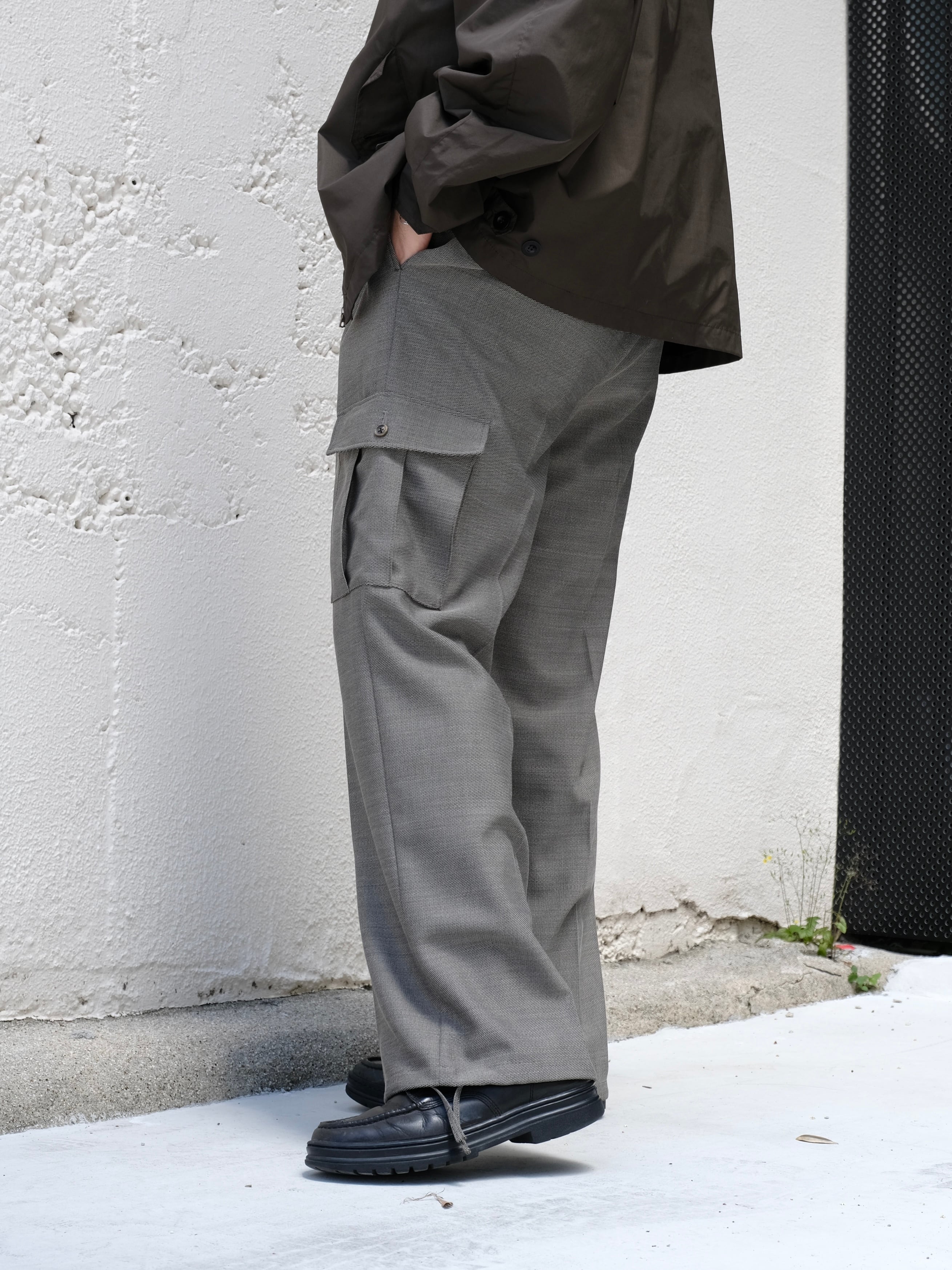SOSHIOTSUKI】 BUBBLE WAIST CARGO TROUSERS | THE OUR