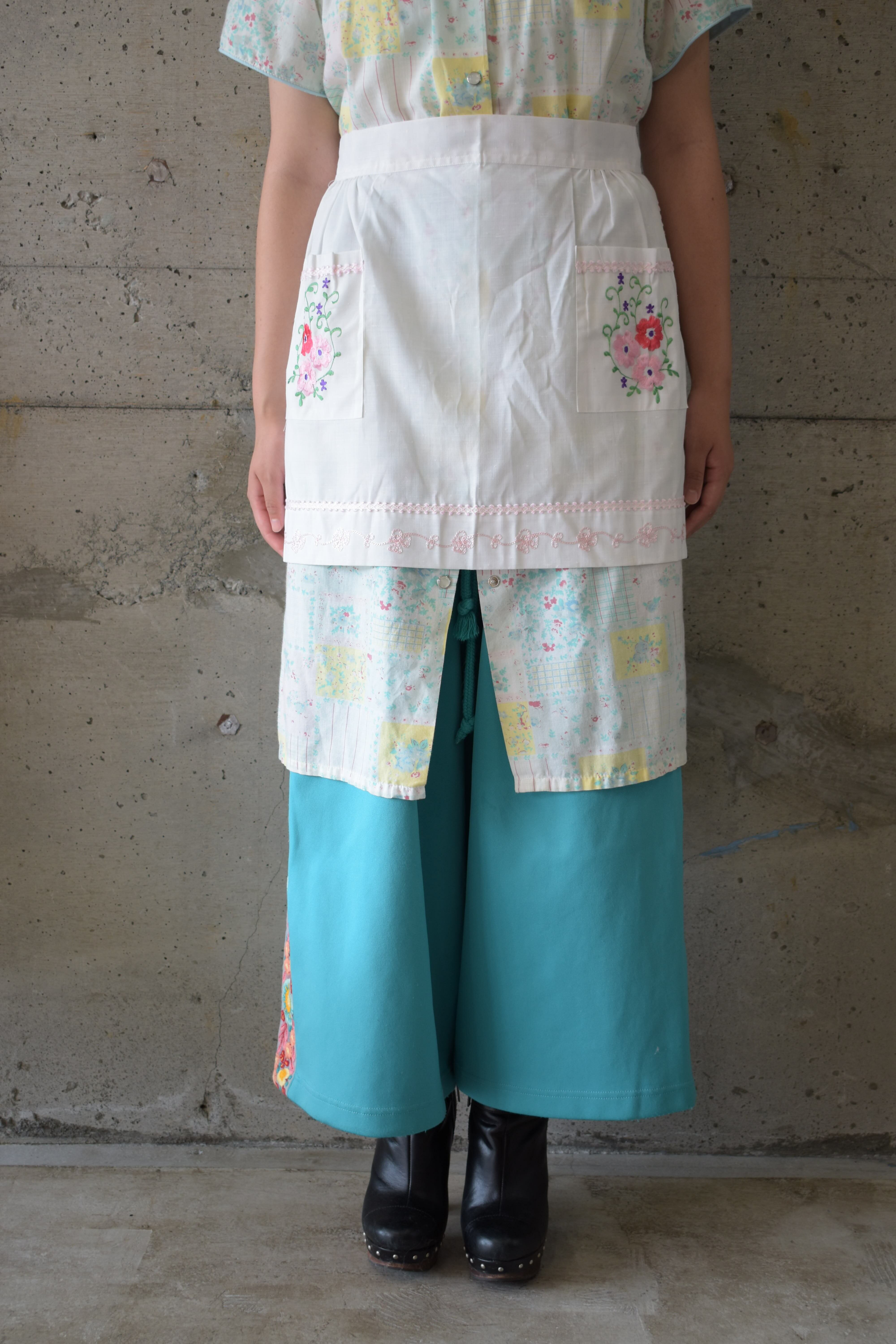Flower-shaped pocket apron