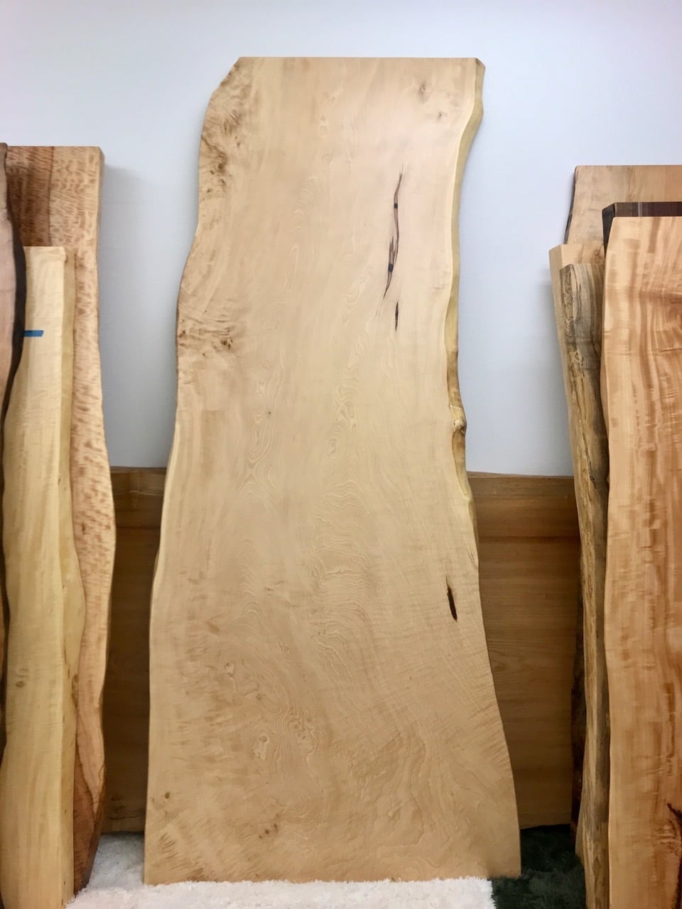 (爆安) 白栃　一枚板テーブル　杢あり　新品／未使用 白トチ一枚板テーブル|希少価値 - 一枚板専門店「木の店木楽」ー