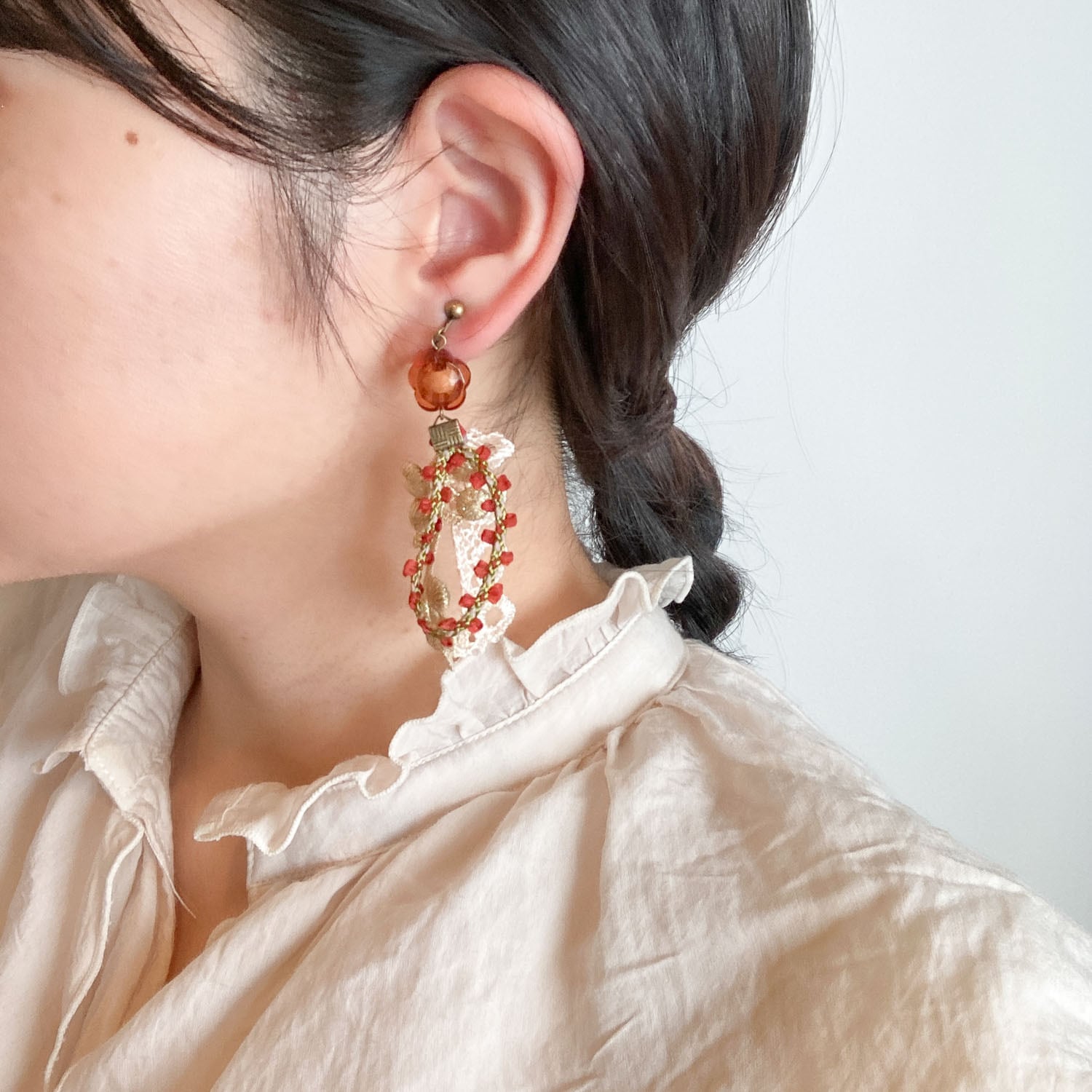 つぶつぶ木の実とお花のブーケ〈ピアス/イヤリング〉 | Dua