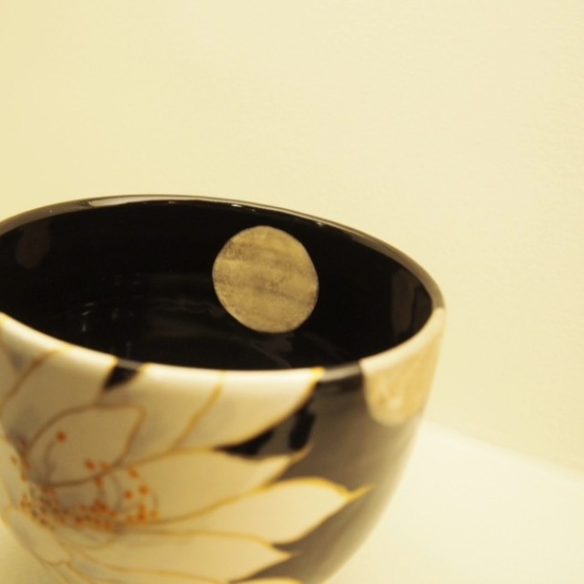 究極の古美術◾️蔵から茶黒のめちゃくちゃ雰囲気のある抹茶茶碗