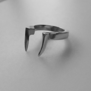 Cat’s Fang Ring