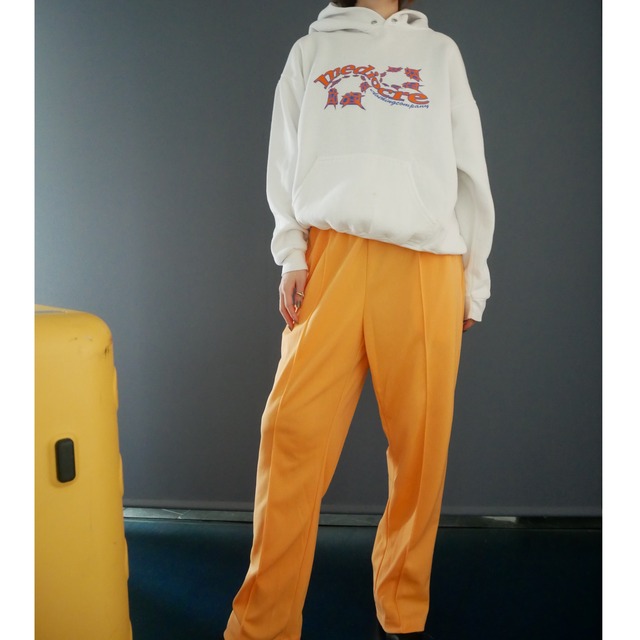 Pail orange tuck pants