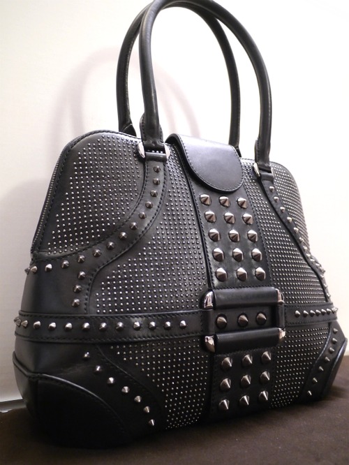 超レア32万★AlexanderMcQUEEN アレキサンダーマックイーン スタッズデザイン レザー トート ハンド バッグ 黒★ 色褪せないスタッズモデル