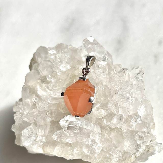 【セドナで月光浴】【超美石】ヘマタイトクォーツ　ペンダント　（チェーンつき）　2234