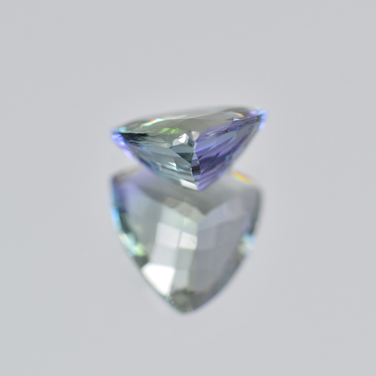 非加熱 タンザナイト 0.853ct ソーティング付き ルース 天然石 バイカラー トリリアント