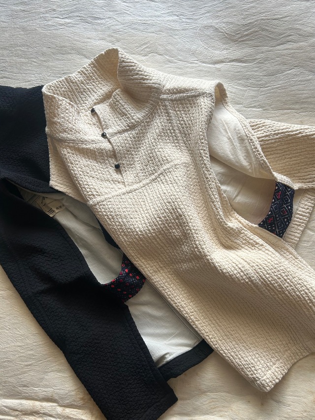 ハイネックショートベスト