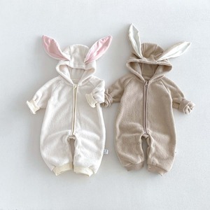 【BABY】もこもこウサギロンパース
