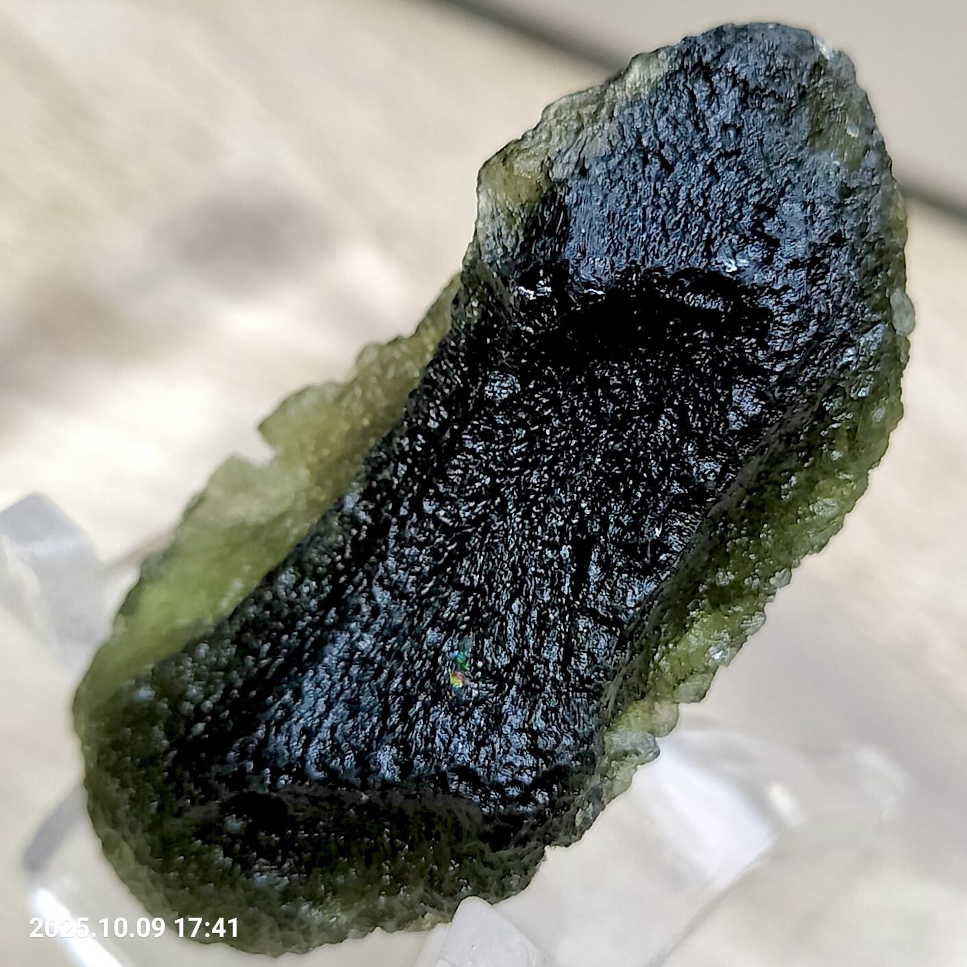 成約済み】超希少 虹入り 天然 無処理 モルダバイト 原石 11.6g 鑑別