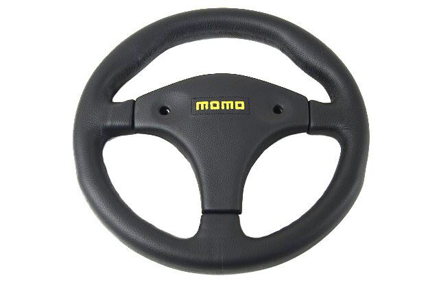 30S040A ステアリングホイール、MOMO、260mm φ、レザー、SVA 2013年以降