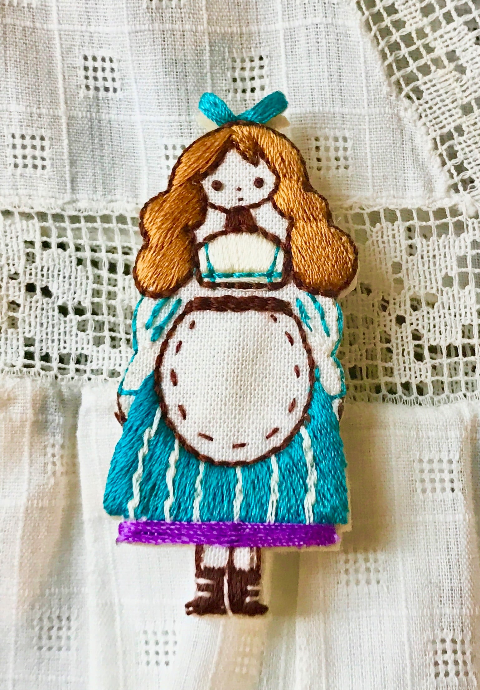 ブローチ　「girl（stand）」