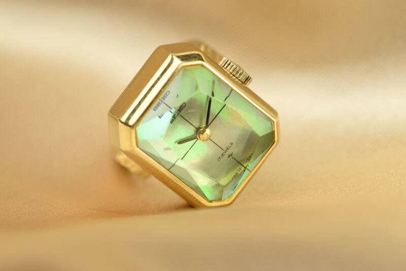 ビンテージ時計】1977年8月製造 珍しい角型セイコー指輪時計 日本製 貝