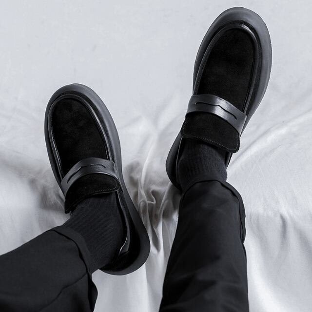 【予約販売】レザーシューズ スエード 革靴 メンズ ローファー 厚底 ソフトソール 靴 デザイン モード ブラック 黒 シルバー お洒落 カジュアル シック パーティー 結婚式 24cm/24.5cm/25cm/25.5cm/26cm/26.5cm/27cm