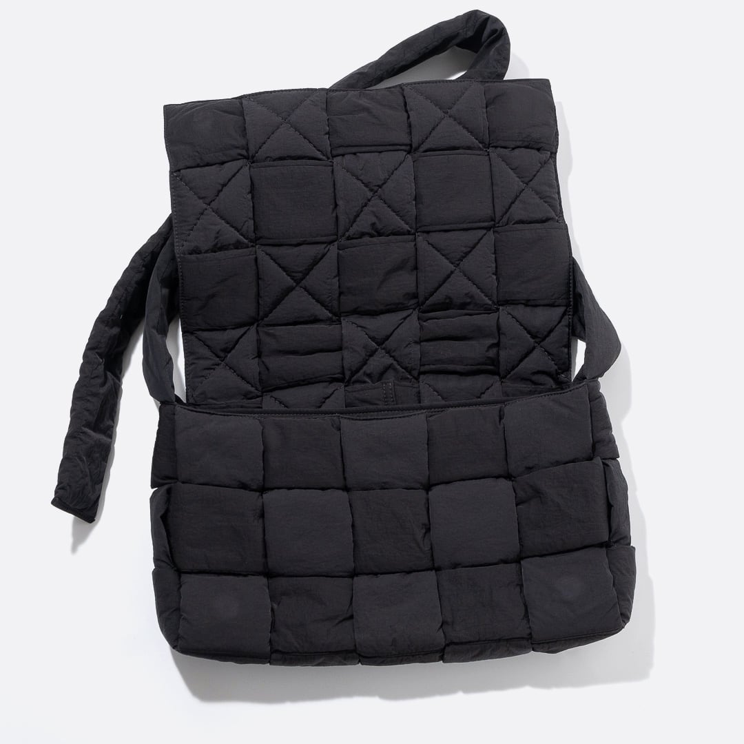 BOTTEGA VENETA パデッド テック カセット ショルダーバッグ | POCKET