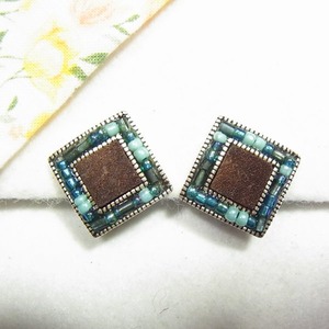 四角いイヤリング　コスチュームジュエリーのセール通販　7204E