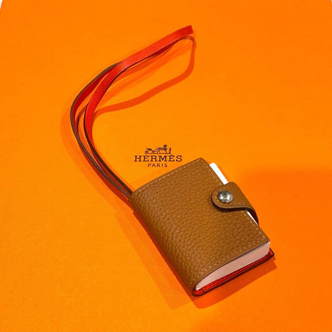未使用 HERMES エルメス ユリス ナノ チャーム 手帳 ストラップ レザー 未使用 HERMES エルメス ユリス ナノ チャーム 手帳 ストラップ レザー