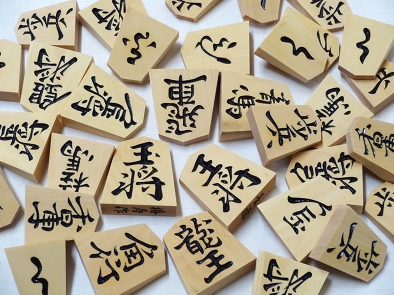将棋駒 木製将棋駒 雲南黄楊 特上彫 椿寿作 長禄書体 手彫り将棋 将棋駒 木製将棋駒 雲南黄楊 特上彫 椿寿作 長禄書体 手彫り将棋