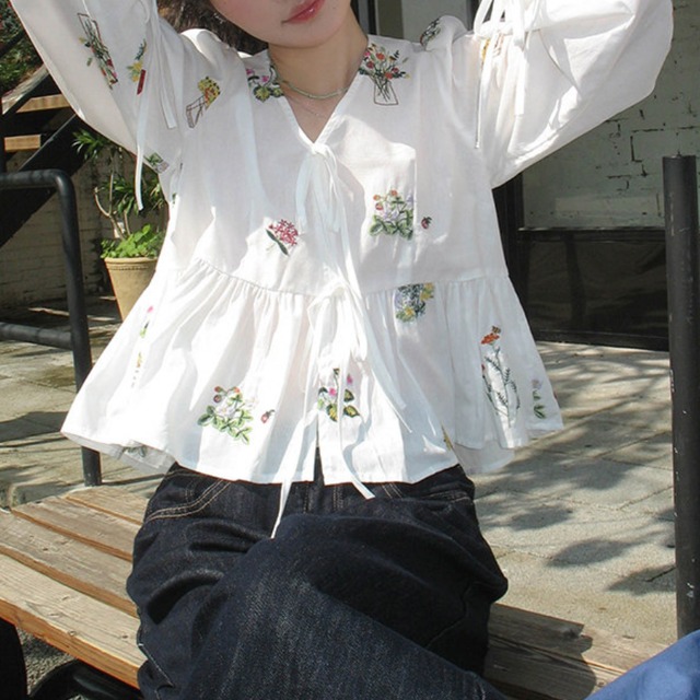 floral embroidered v-neck ribbon blouse　J00531