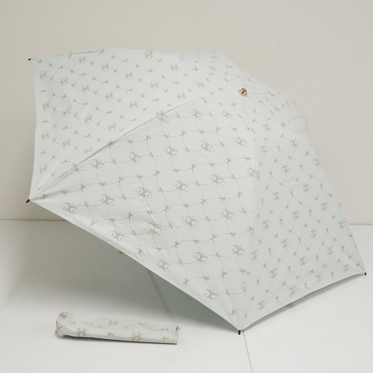 折りたたみ日傘 サンバリア100 完全遮光折日傘 USED美品 2段 コンビ
