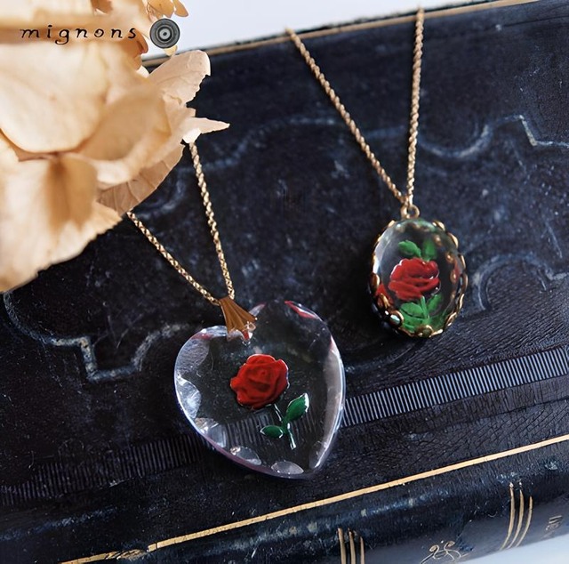 西ドイツヴィンテージ！薔薇ハートのロングネックレス　金アレ対応