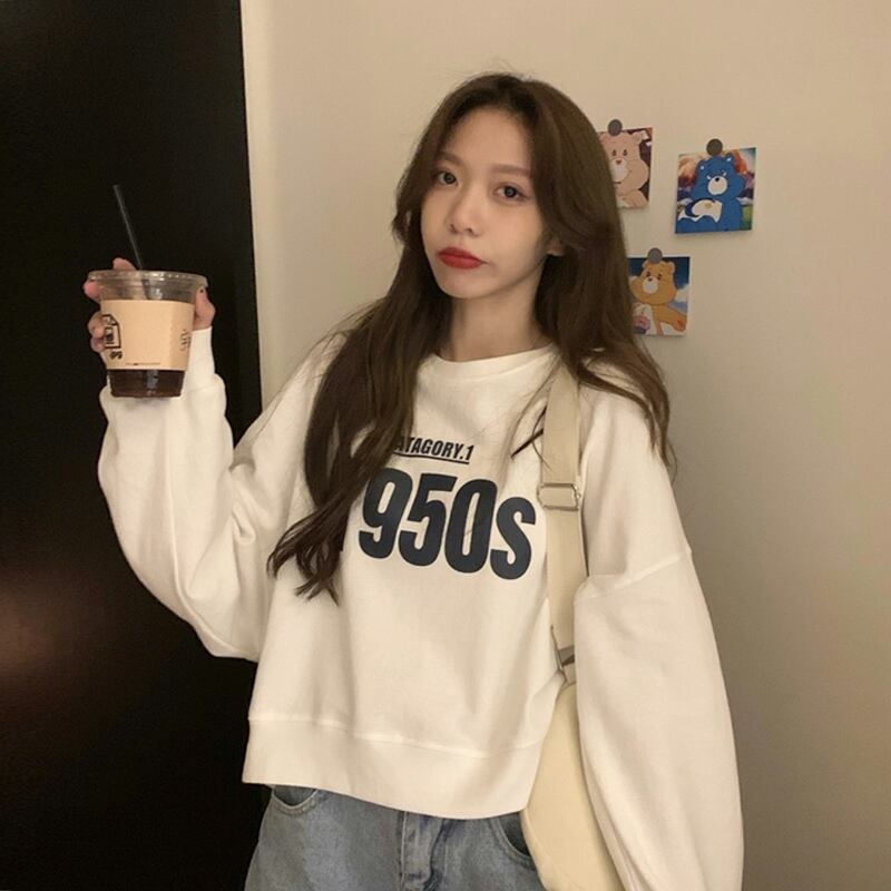 ホワイトラウンドネックセーター スプリングオータム薄手ルーズショート 春物 秋物 Oネック 試着室11046591120