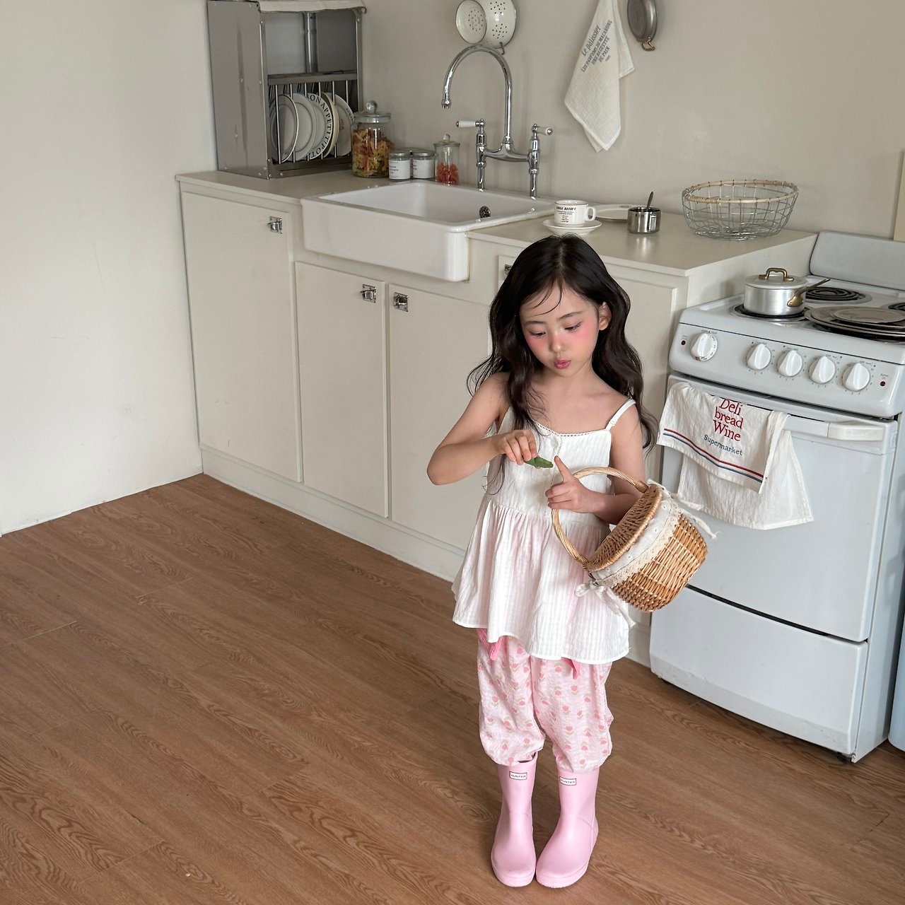 [ninibello] Milk Sleeveless Blouse / [니니벨로] 밀크나시블라우스