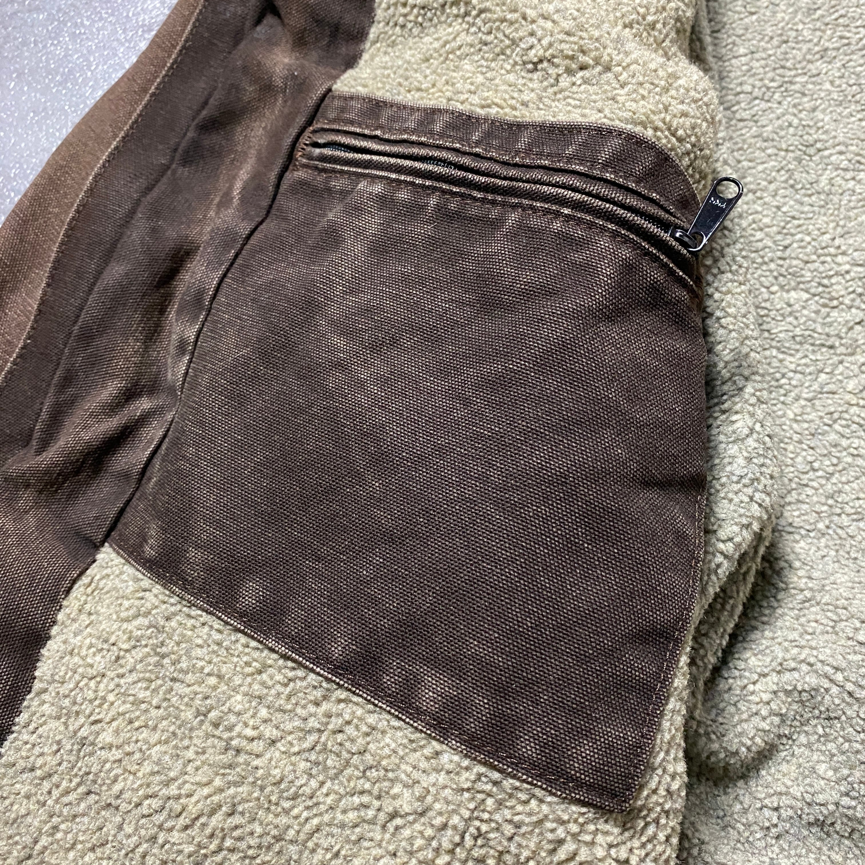 Size.XL】carhartt カーハート レザーパッチ 内ボア フェードブラウン