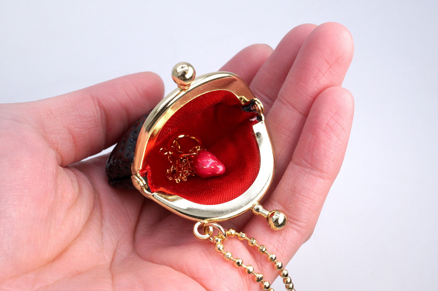 黒いちごな豆がま口小銭入れ（牛革製） | EARL'S FAVOURITE（アールス