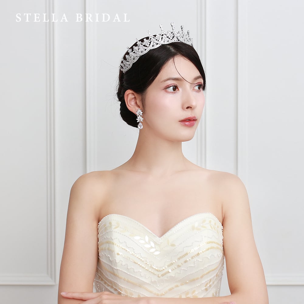 STELLA BRIDAL ステラブライダル ティアラ 人気モデル 美品 袋付 STELLA BRIDAL ステラブライダル ティアラ 人気モデル 美品 袋付