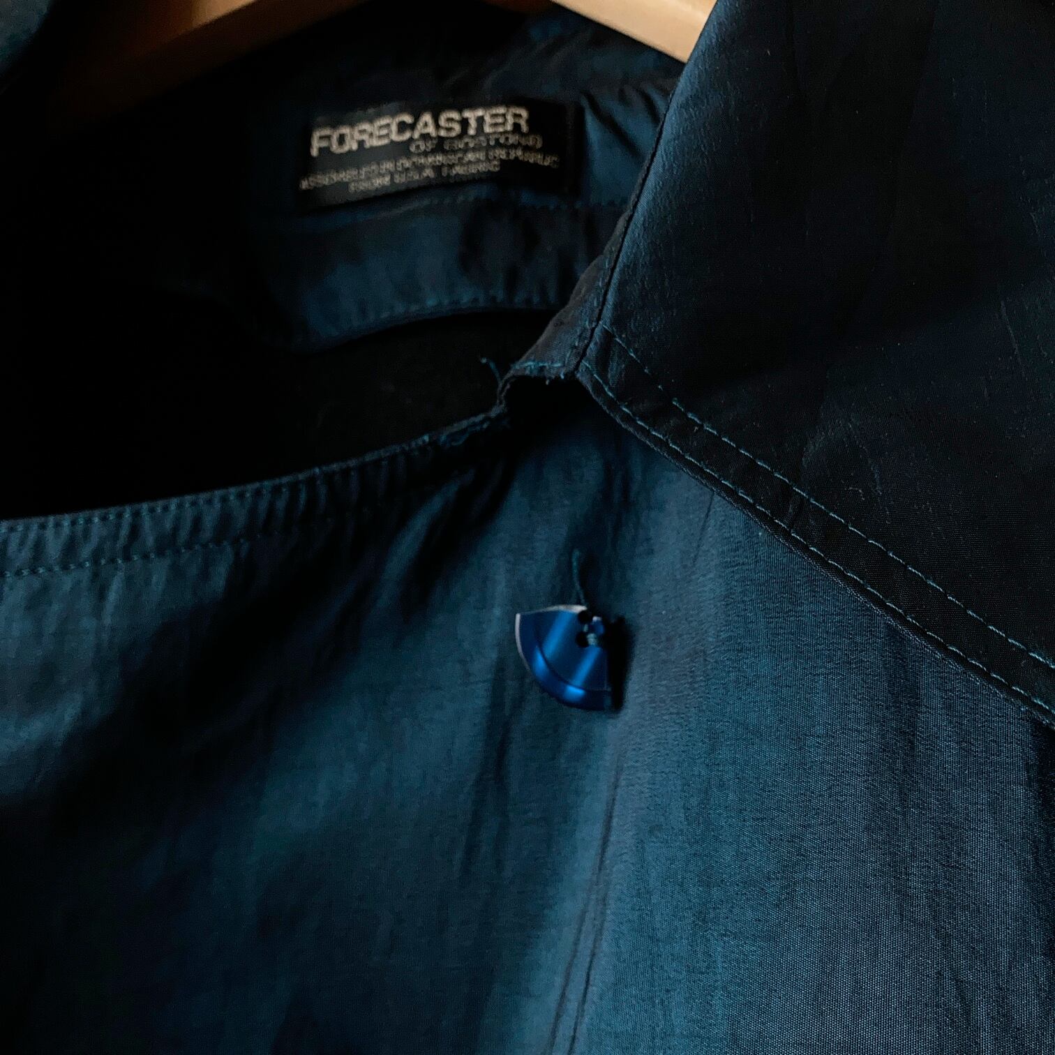 FORECASTER 玉虫 ナイロントレンチコート ディープブルー SIZE 9 FORECASTER 玉虫 ナイロントレンチコート ディープブルー SIZE 9