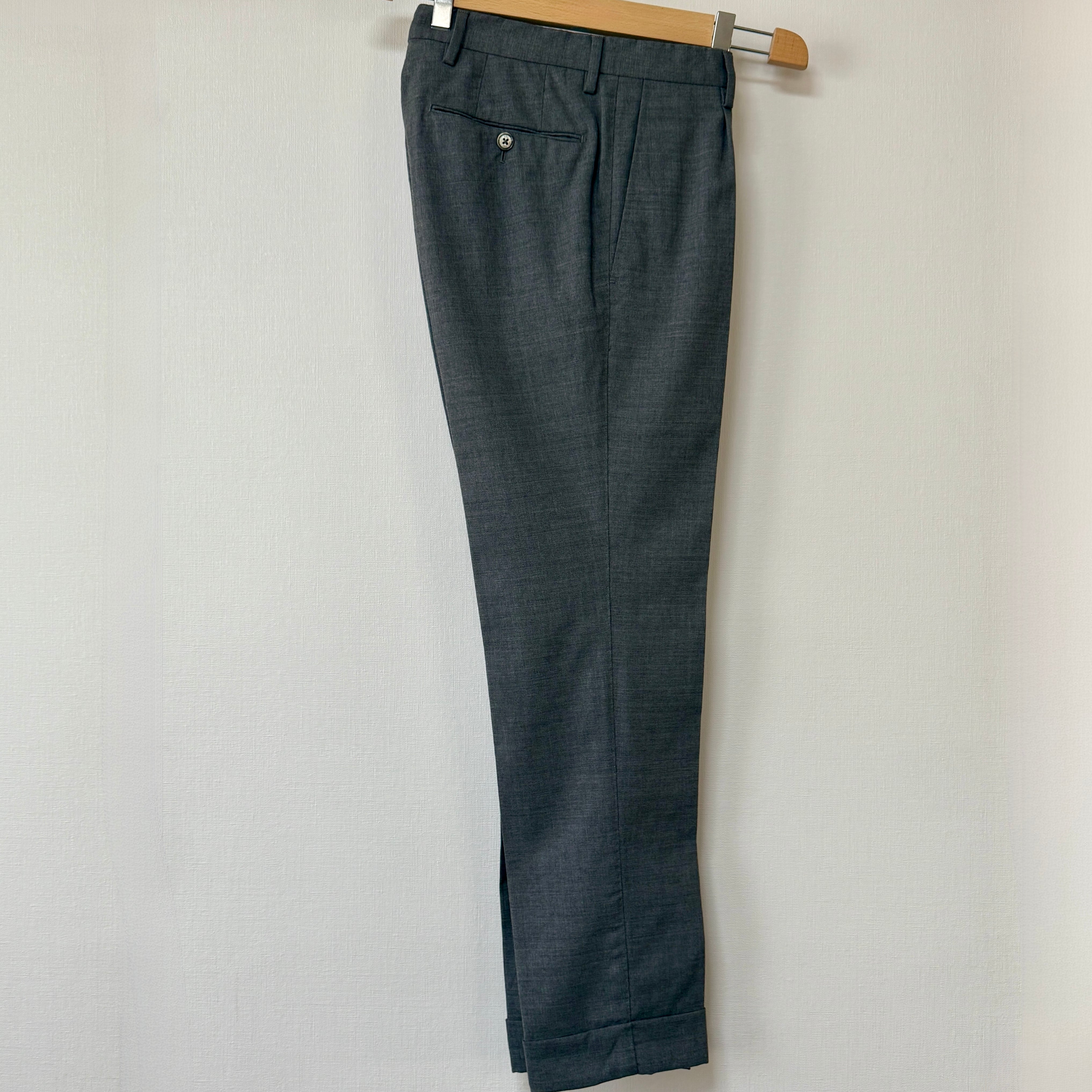 PT01 ダークグレー プリーツスラックス サイズ42 PT01 ダークグレー プリーツスラックス サイズ42 PT01 ダークグレー