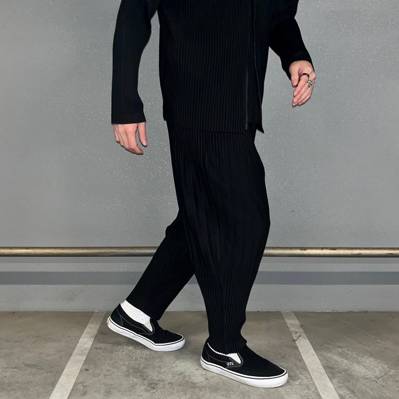 HOMME PLISSE ISSEY MIYAKE Pleats Easy Pants | VOLAR