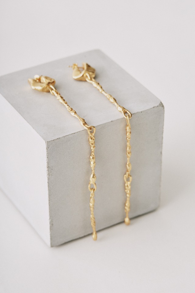 Tree object earrings gold