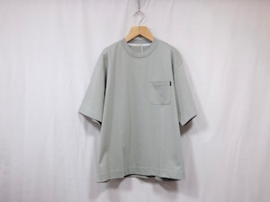 UNIVERSAL PRODUCTS.” PIS NAME S/S T-SHIRT MINT”