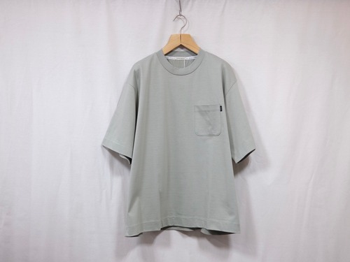 UNIVERSAL PRODUCTS.” PIS NAME S/S T-SHIRT MINT”
