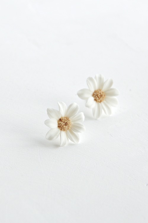 Daisy Studs