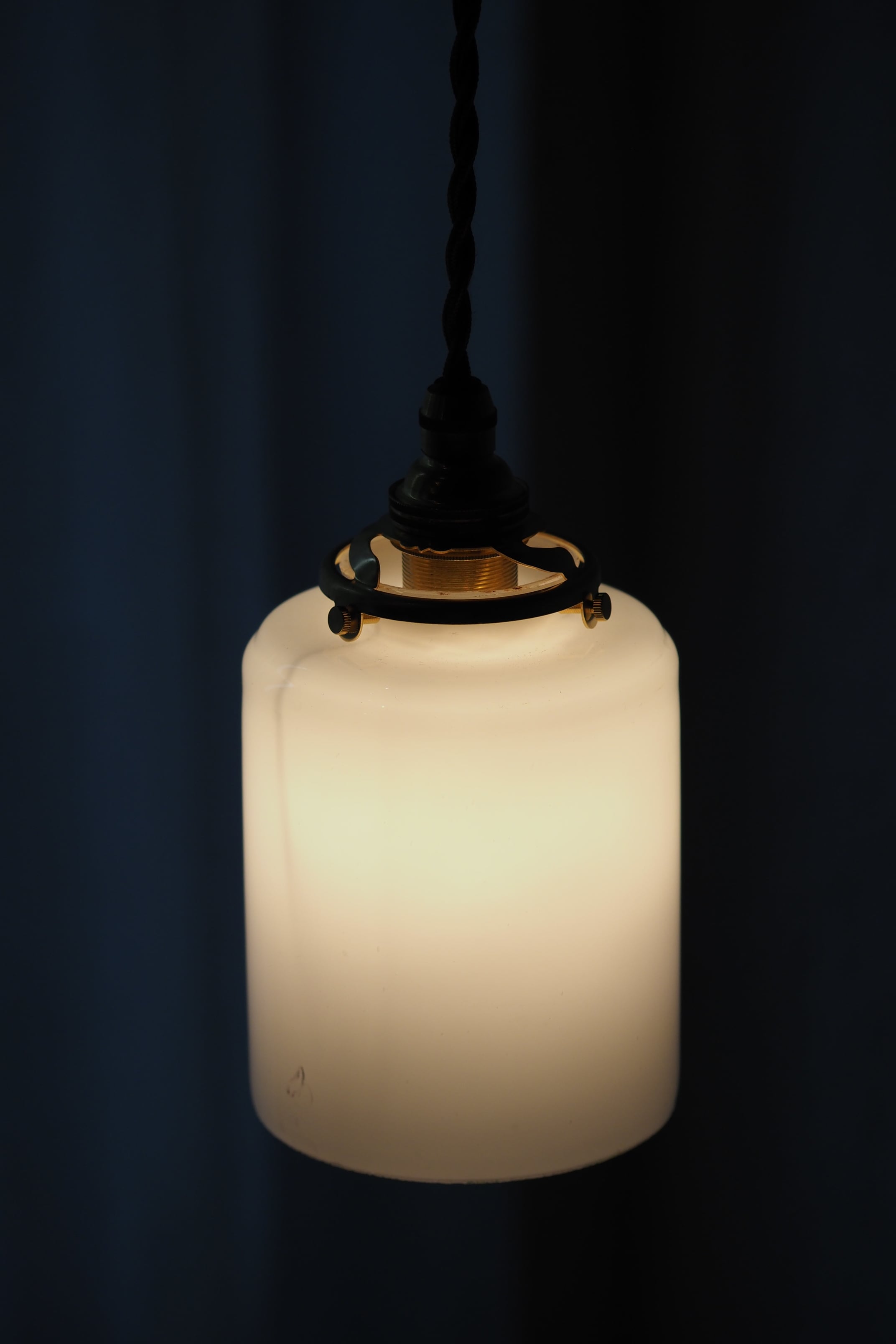 乳白ガラスペンダントライト-antique pendant lamp