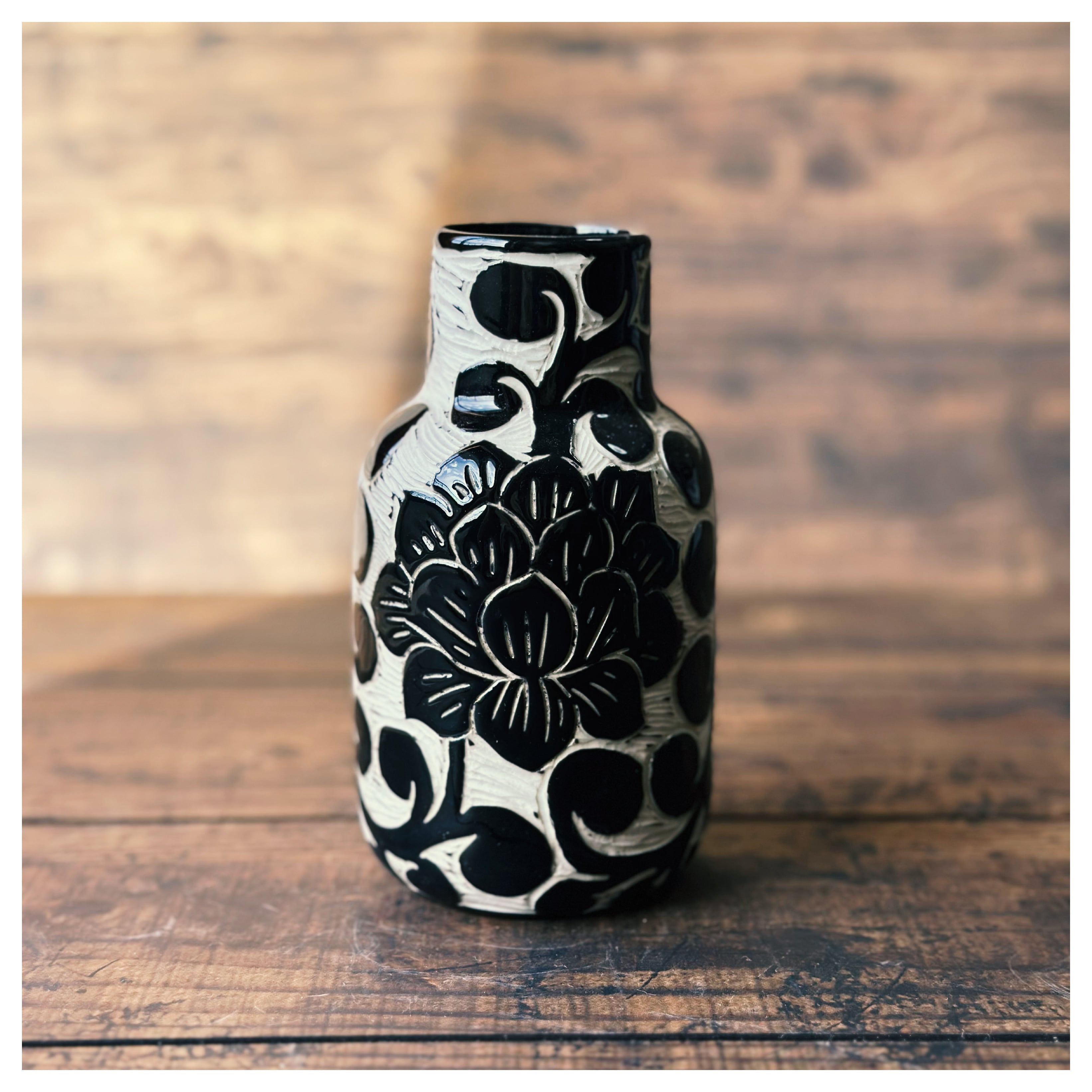 ベトナムのバッチャン焼き 蓮の彫刻 平らな花瓶 | Kc-Labo's shop