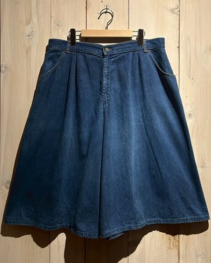 【a.k.a.C.a.k.a vintage】90's “Levi's” Vintage Wide Denim Shorts