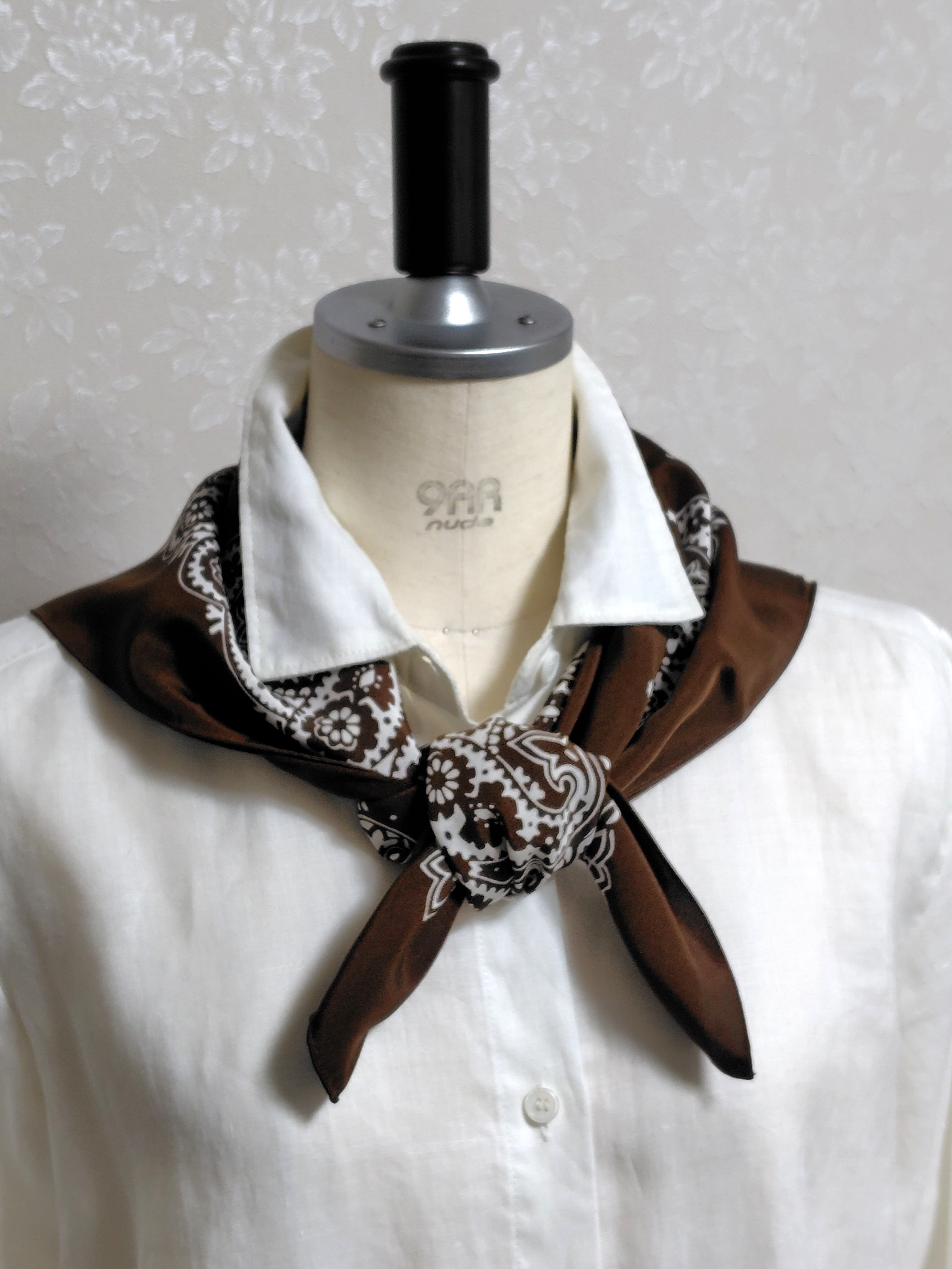 Snoop/ 洗えるシルクスカーフ/ 浜ちりめんシルク【Bwown-ペイズリー柄