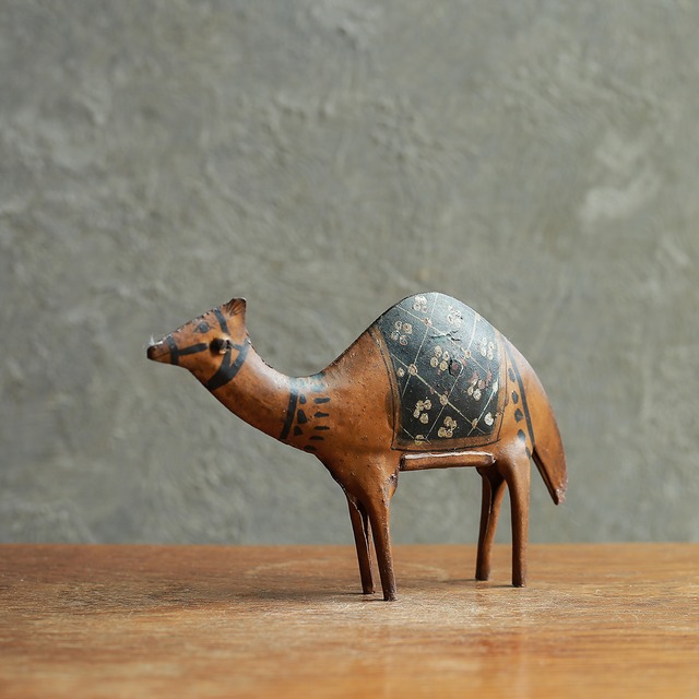 味わい深く、かわいい模様のラクダ