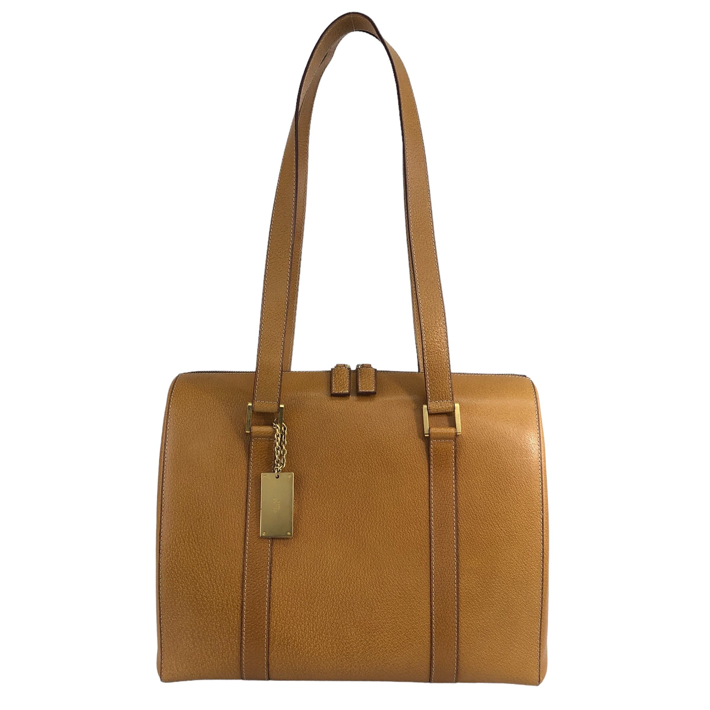 CELINE　セリーヌ　ダレスバッグ　ビジネスバッグ　レザー　大容量　キャメル CELINE セリーヌ ショルダーバッグ キャメル ロゴチャーム レザー