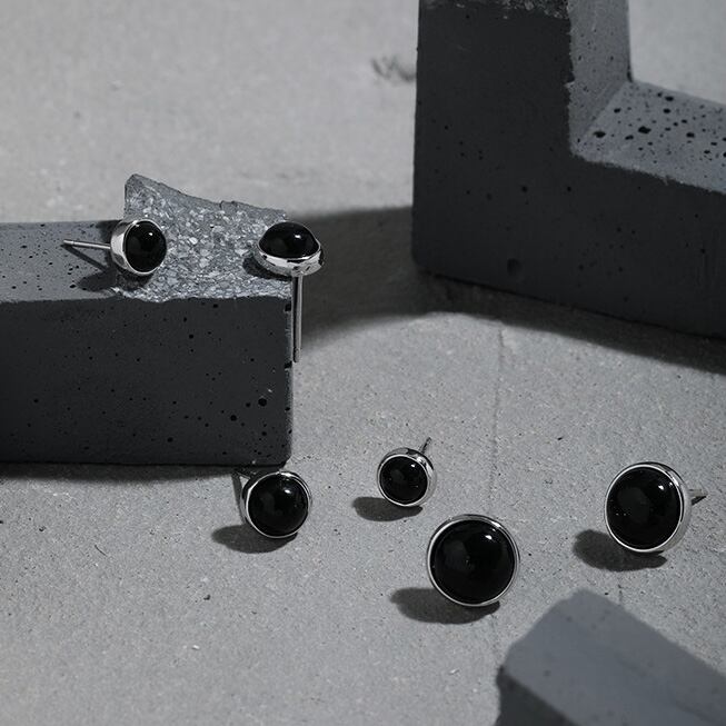 E046 ピアス イヤリング ブラック天然石 8mm 6mm 4mm 黒瑪瑙 ピアス